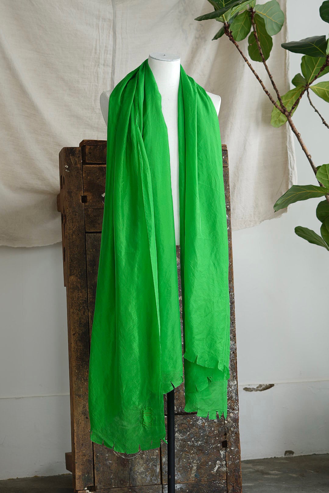 CHEZ VIDALENC - SILK SCARF (BELLA GREEN)