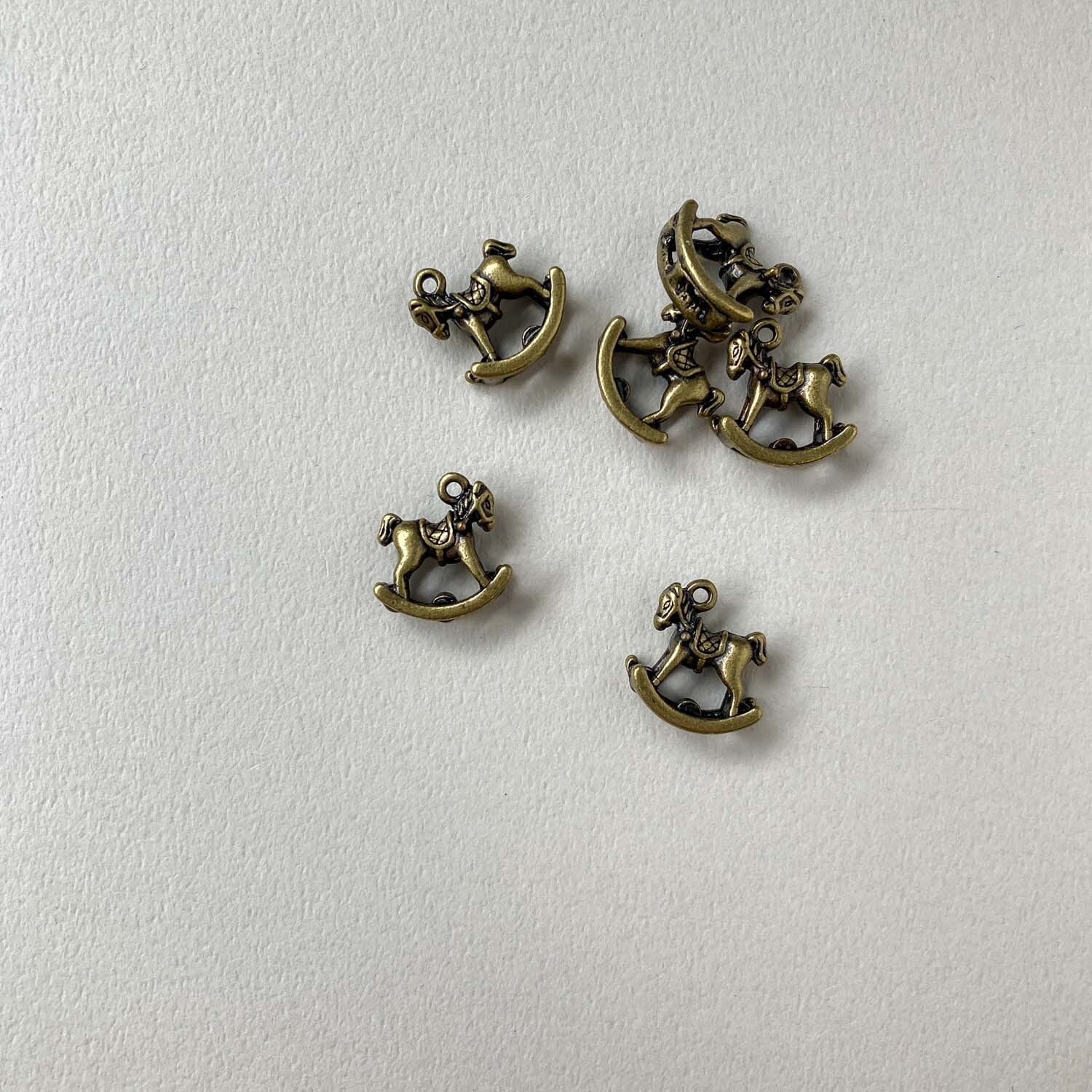 アンティーク風 立体木馬チャーム | Dua-アクセサリーパーツショップ