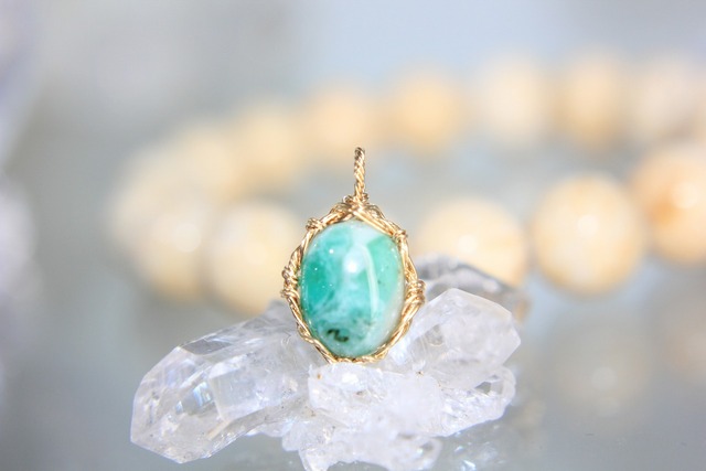 天使の羽マトリクスエメラルド✨ワイヤーアートペンダント