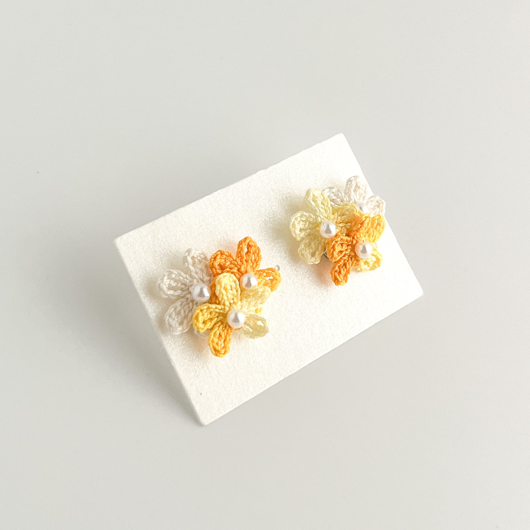 ふんわり軽やかなレース編みのピアス グリーン 金木犀 オレンジ | そらの音