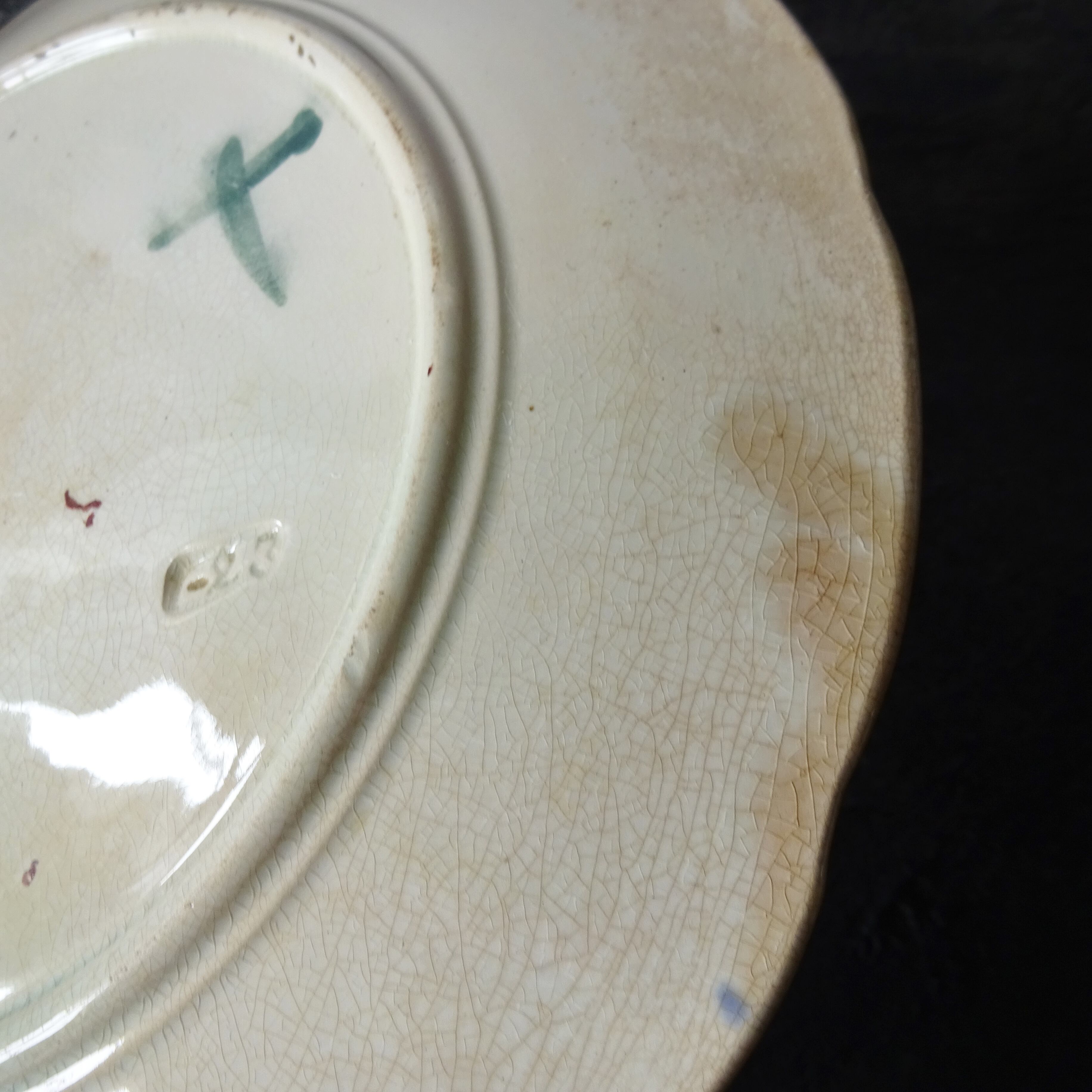 ST AMAND & HAMAGE ORCHIES Barbotine décor《GRAPPE DE RAISINS》assiette (B)