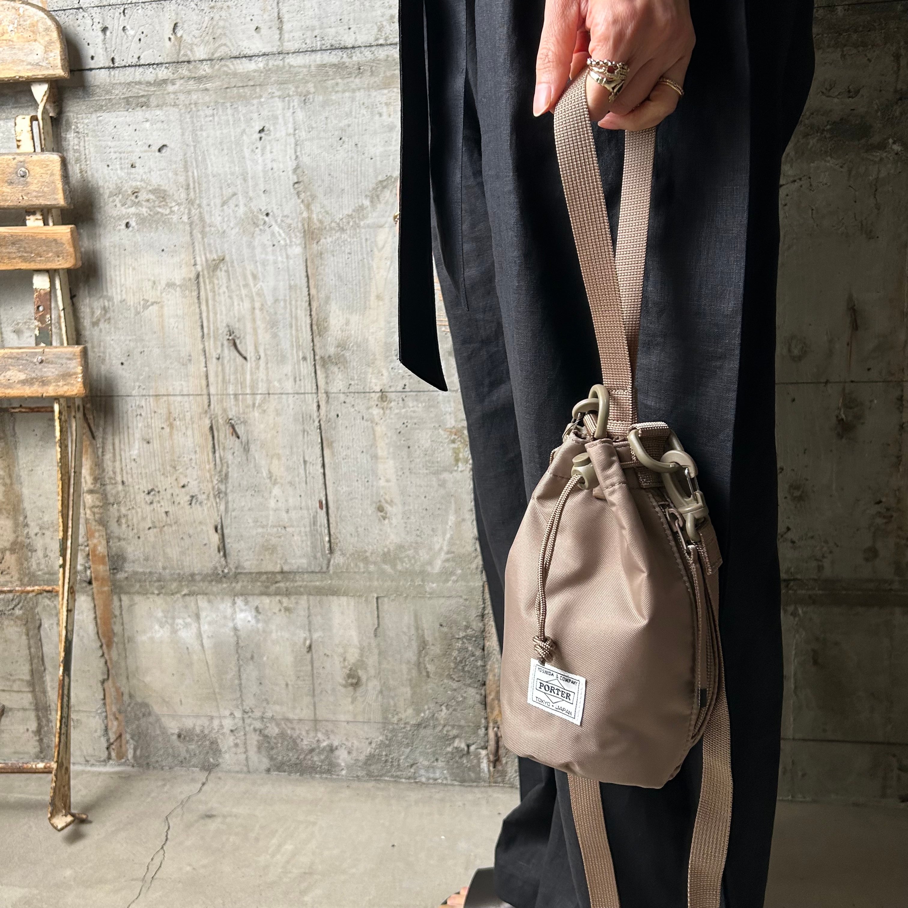 送料込PORTER×HYKE ARM POUCH ベージュ-