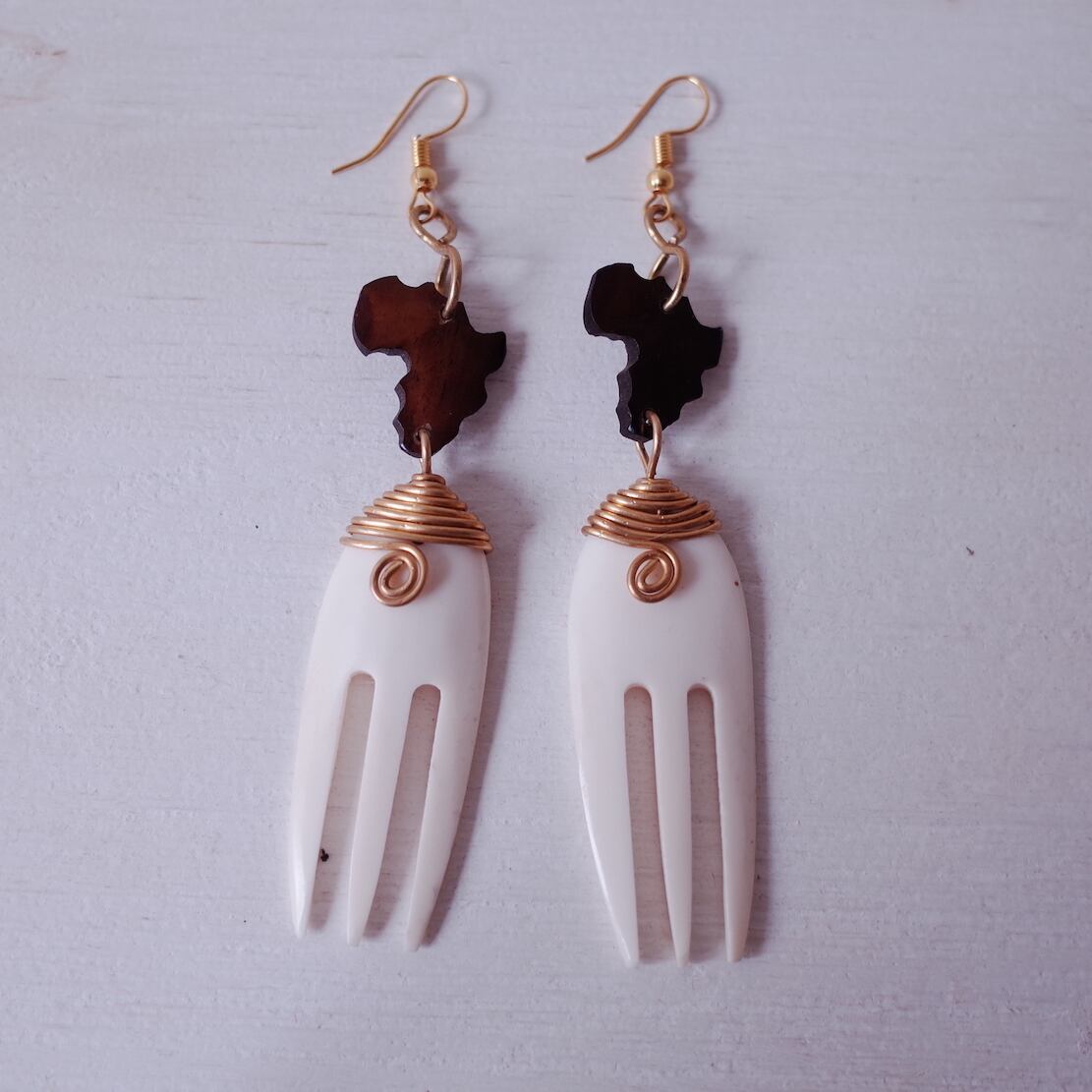 マサイ族 櫛とミニアフリカ大陸 ピアス | コレリ