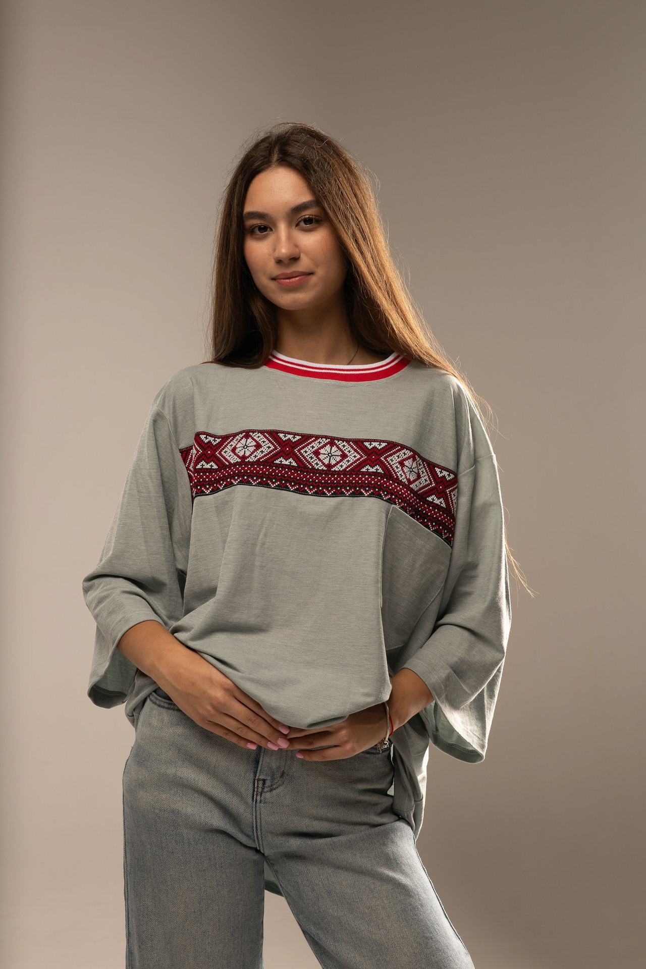 ウクライナ刺繍Tシャツ　手刺繍　麻　ユニセックス フリーサイズ - 4