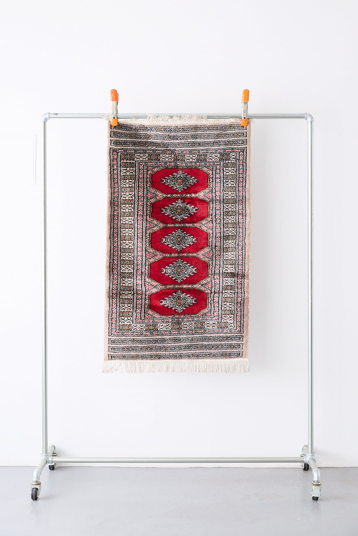 No.202 ヴィンテージラグ トライバルラグ ラホール産(116×64cm)レッド アイボリー グレー