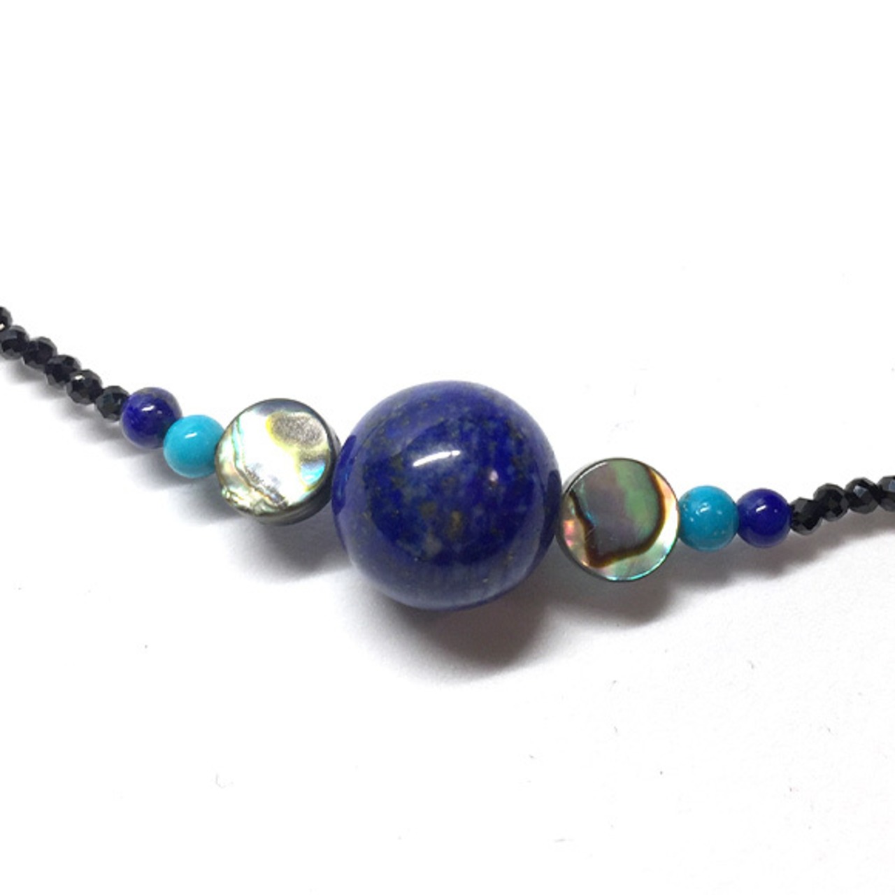 目を引くデザイン！ ラピスラズリ・アワビシェル・ターコイズ・ブラックスピネルネックレス ne1111