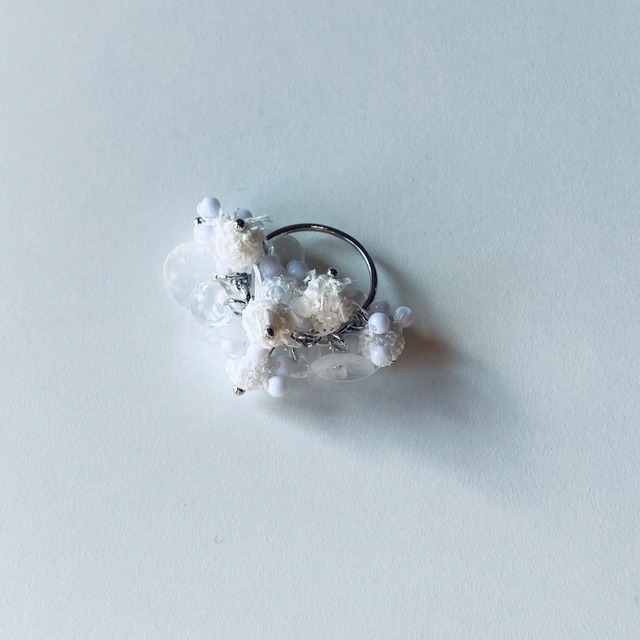 bouquet ring white
