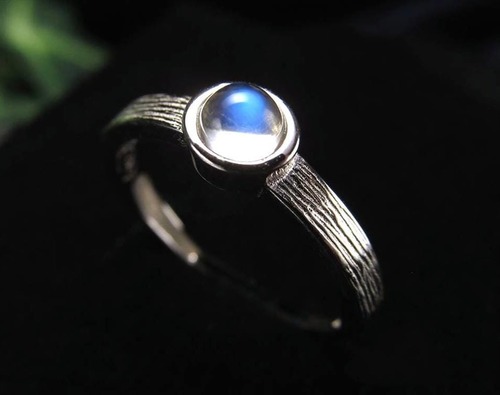 思考から、過去から解き放つリング