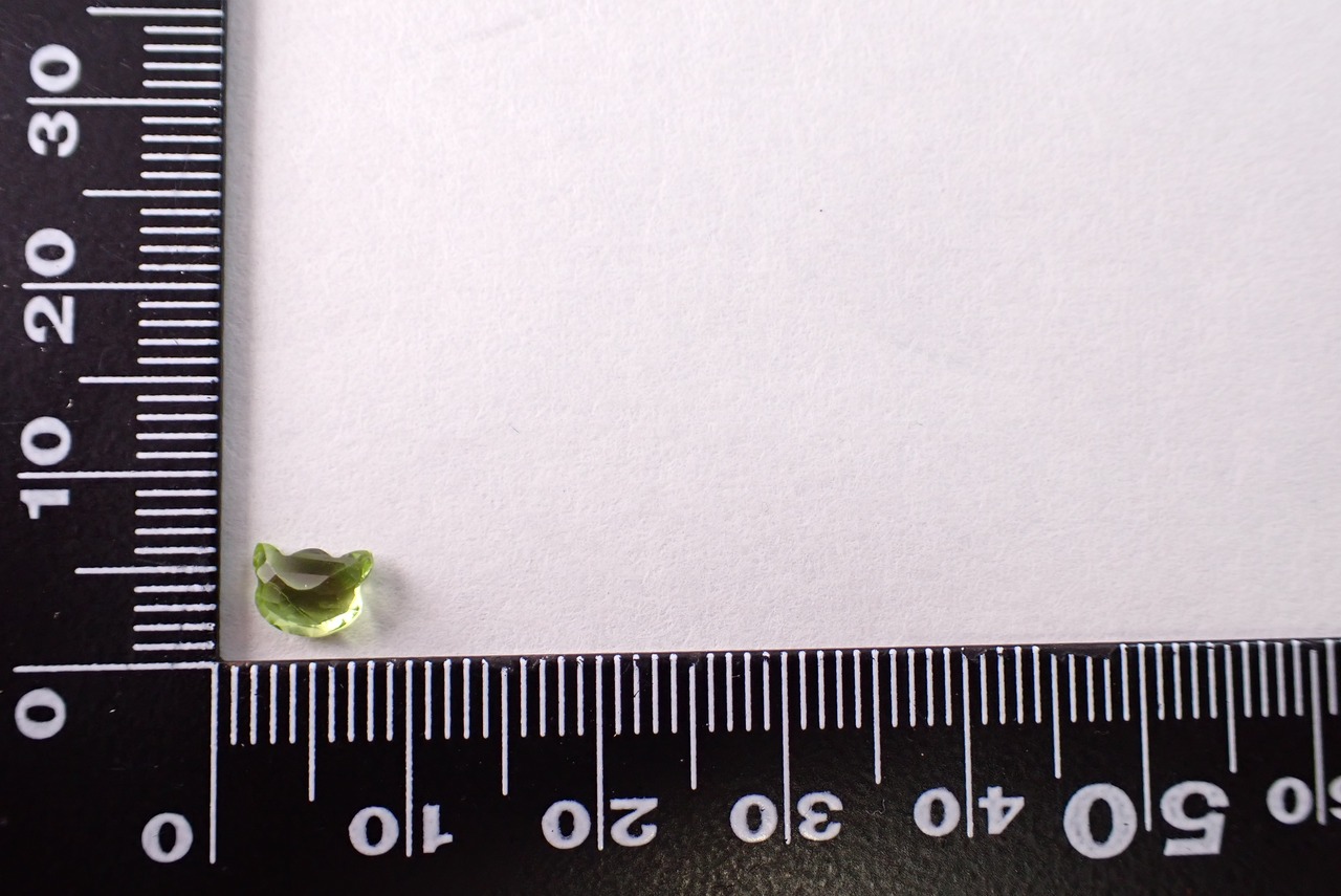 ペリドット(猫カット)　0.73ct　[D2-414]