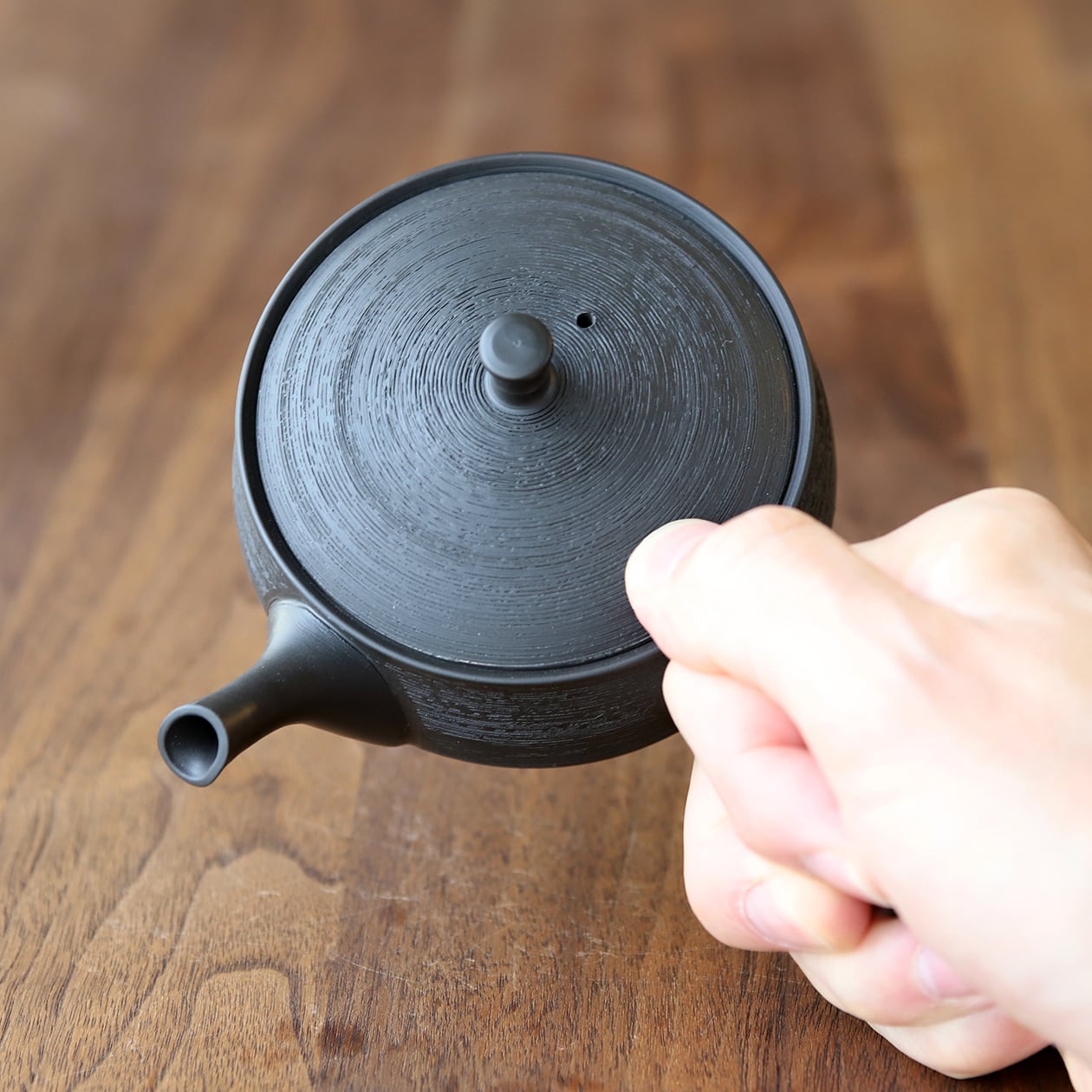 黒浅袋松皮 急須 容量：240cc 梅原タツオ（北龍窯・常滑焼） | にっ