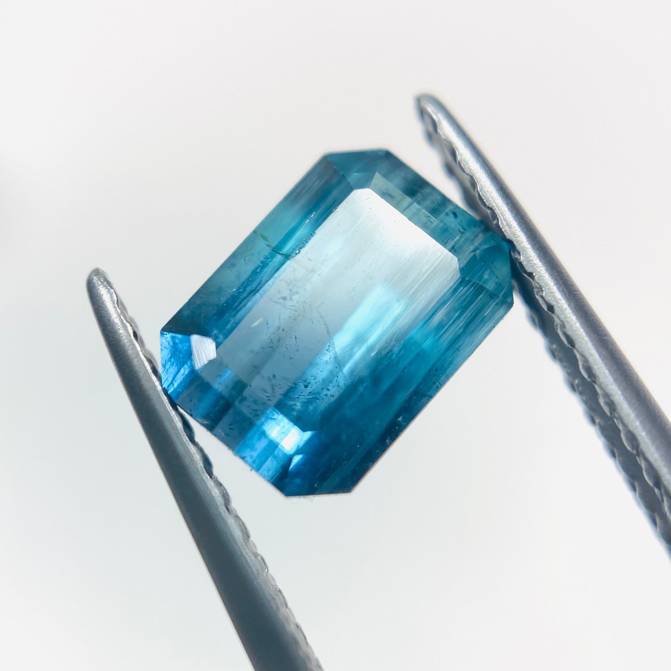 鮮やかで深い海　バイカラートルマリン