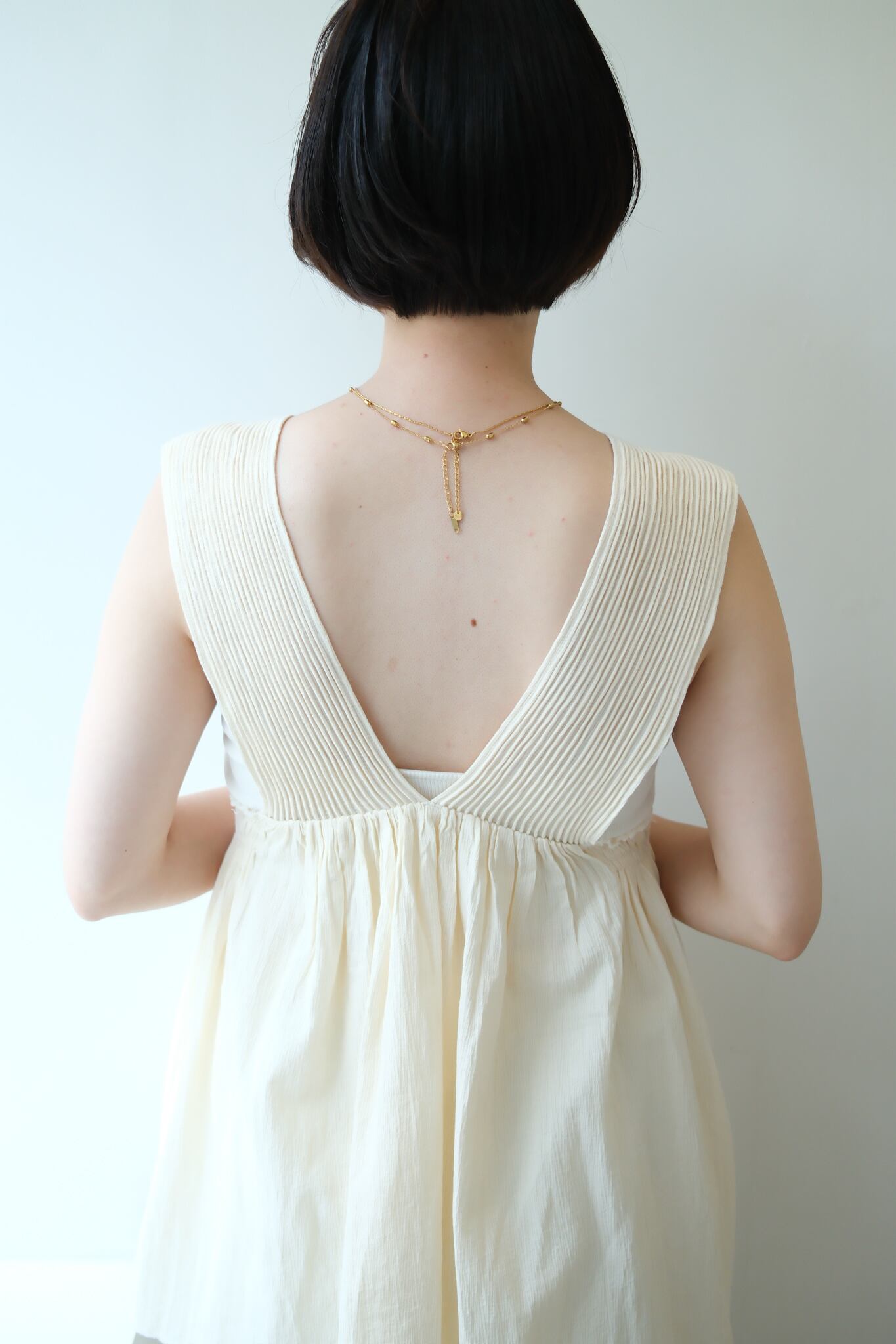 Hella cotton crepe gather top コットンクレープギャザートップス