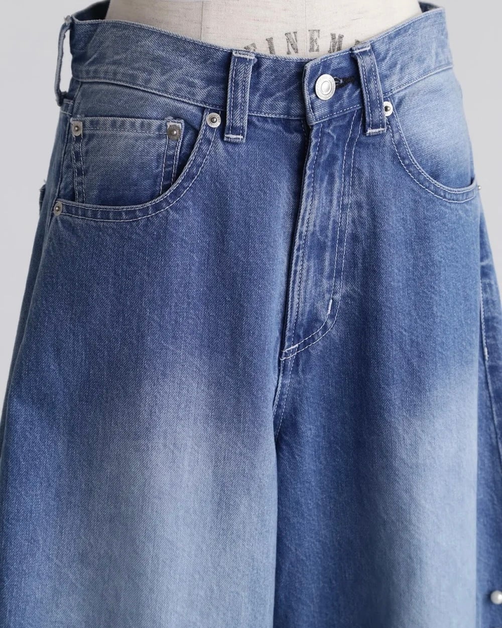 STUMBLY】Curvy Denim w/Pearl | idealclasse