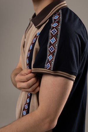 【男女兼用モデル】ウクライナ手刺繍ポロシャツ　Lサイズ