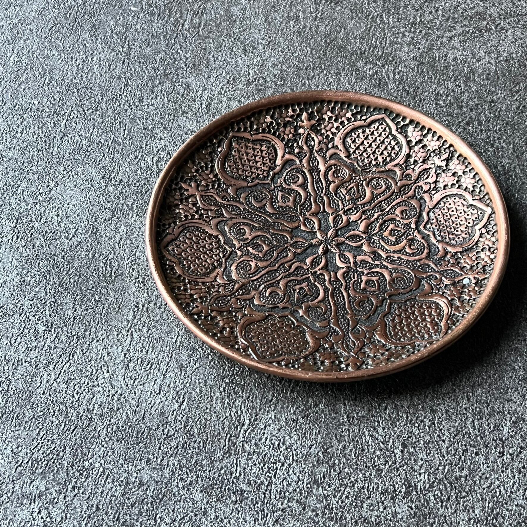ペルシャの銅皿（ガラムザニー）Φ15cm 飾り皿 トレイ【GHALAM ZANI