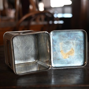 Tin Can / ティン カン【C】〈 缶・小物入れ・収納・店舗什器・アンティーク・ヴィンテージ 〉114347