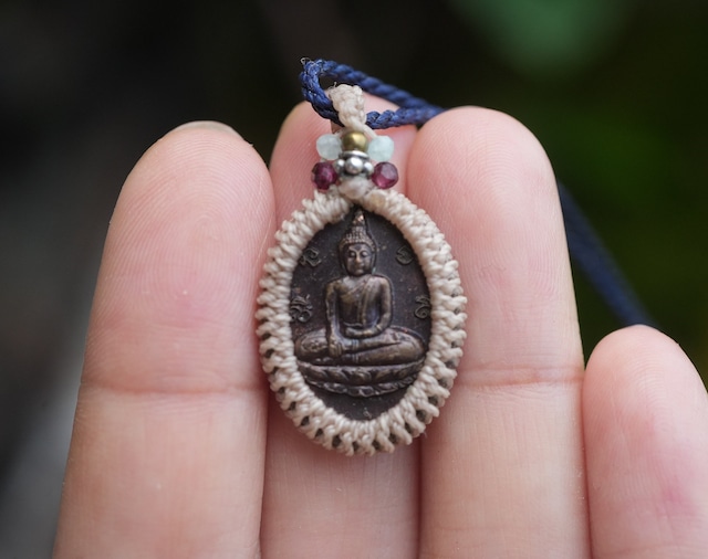 スマイル★仏陀様カービング　マクラメネックレス2123