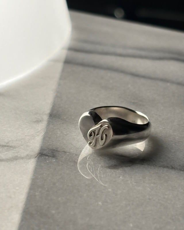 Heart signet ring with initial ［silver&gold］