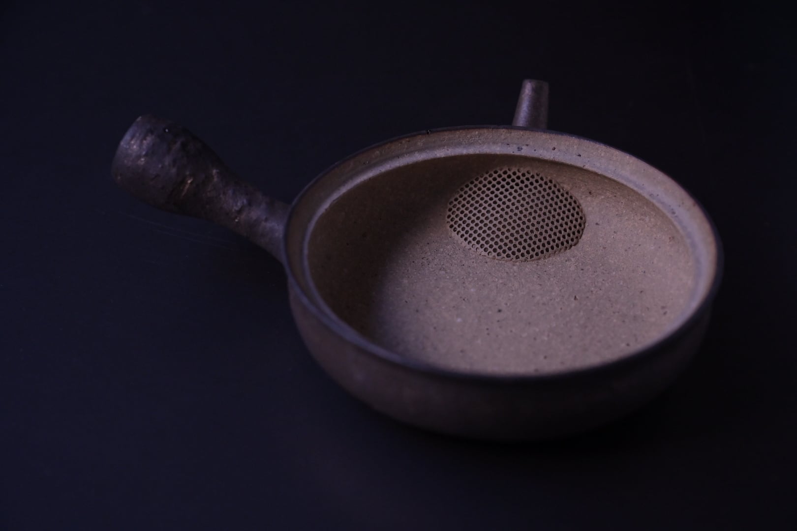 前川淳蔵 黒金彩 極平急須 | 鎌倉倶楽部 茶寮