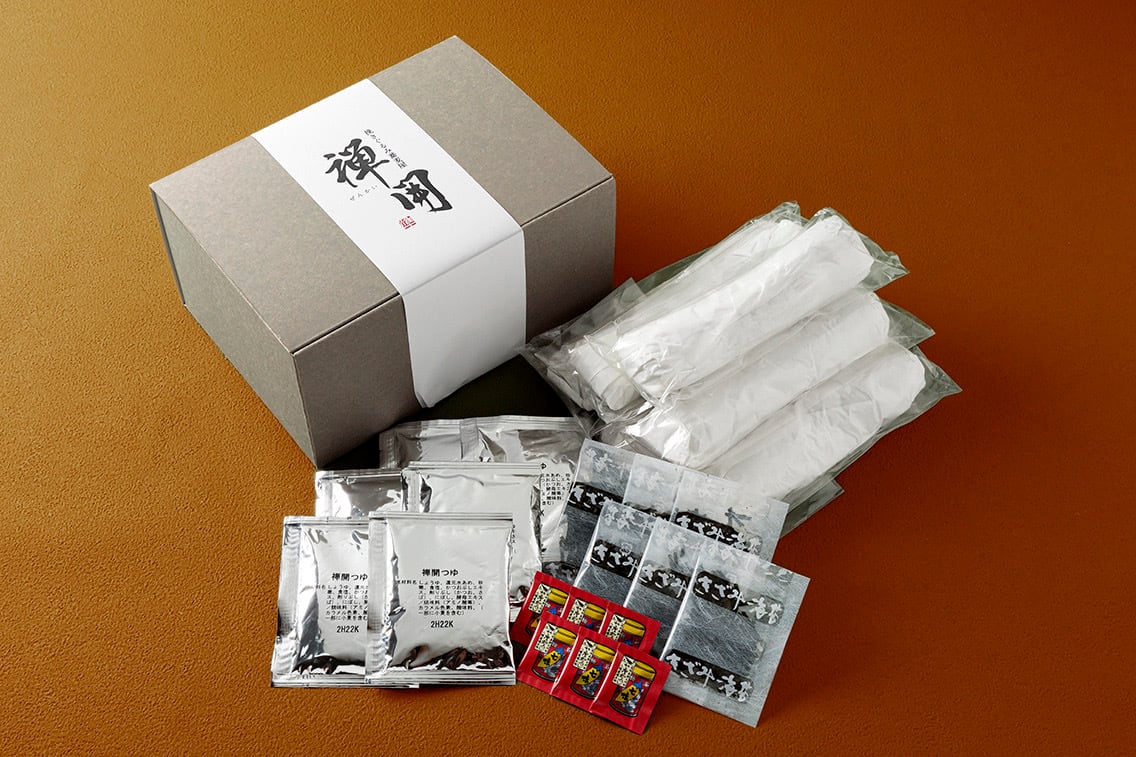 北海道ピュア100％そば蜜　2本　各600g そば蜂蜜 600g | 吉粋(きっすい) 北海道から全国へ