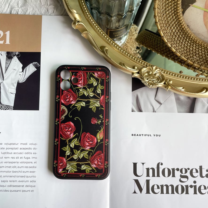 赤の女王の薔薇園〜クイーンのスマホケース〜M23Z002 | 奇妙な洋装雑貨
