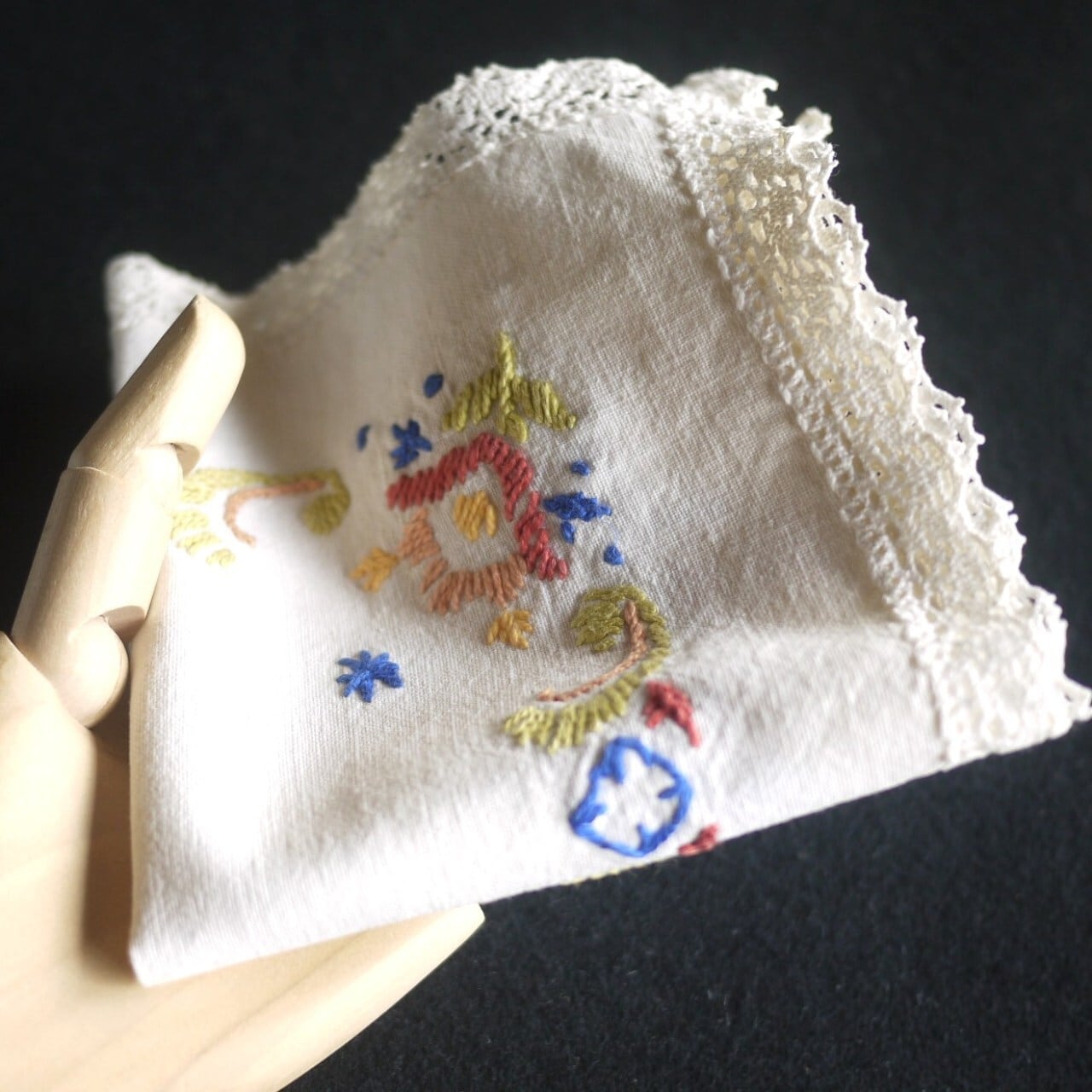 毛糸刺繍ハンカチ ドイツ