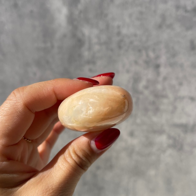 【スティルバイト】パームストーン｜握り石｜鉱物 天然石 パワーストーン