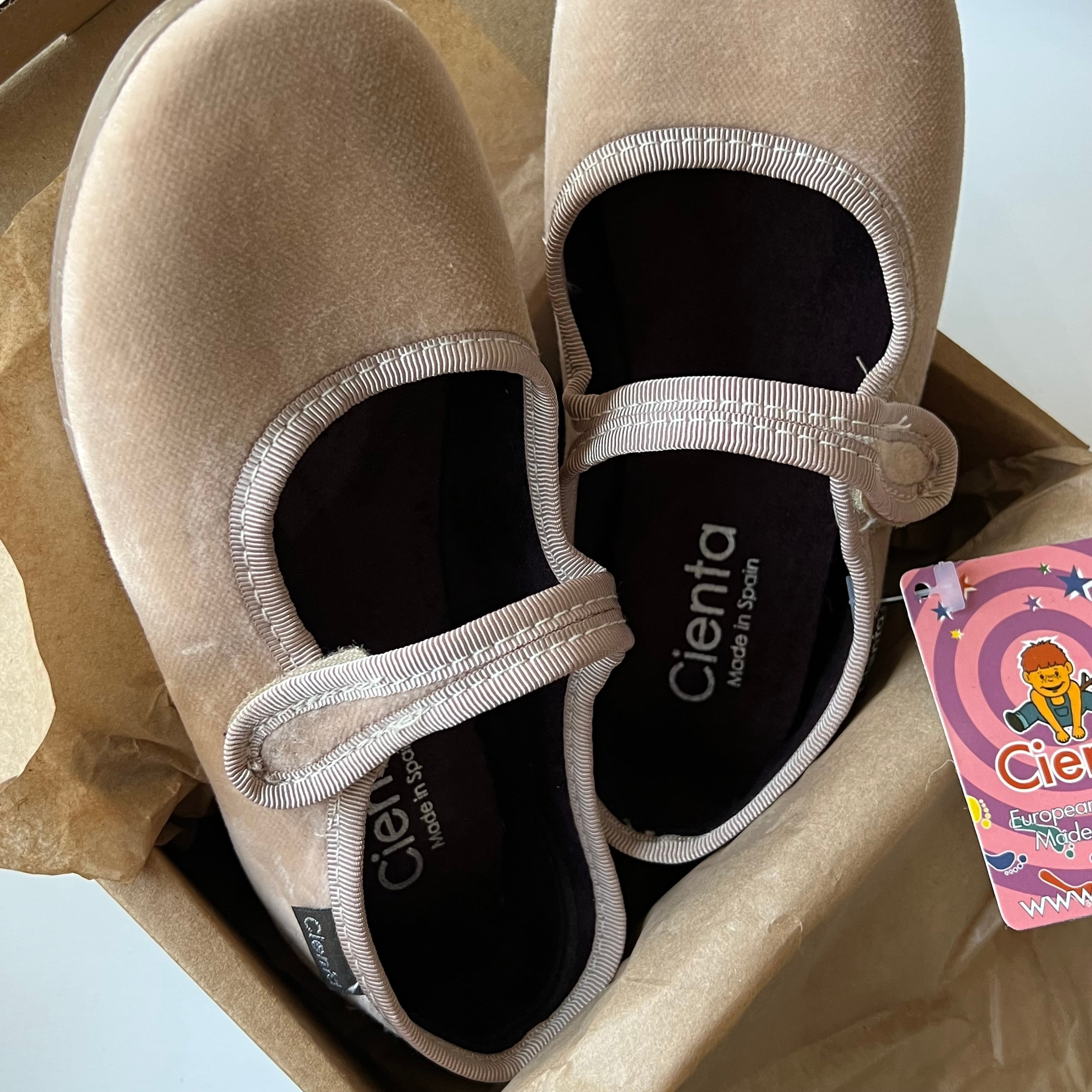 Cienta・AWフォーマルストラップシューズ（22〜25cm）CRUDO(beige）velour 50007509