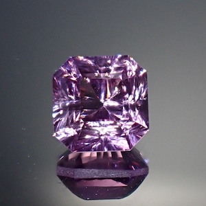 【Radiant Kiriko Cut™️】輝きが躍る、桃色の美　1.40ct 天然ピンクサファイア