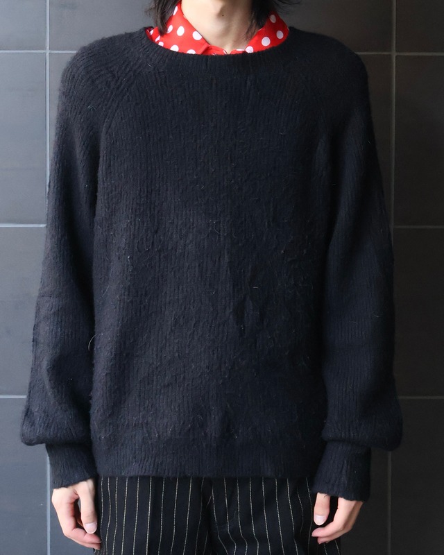 Round neck box silhouette knit