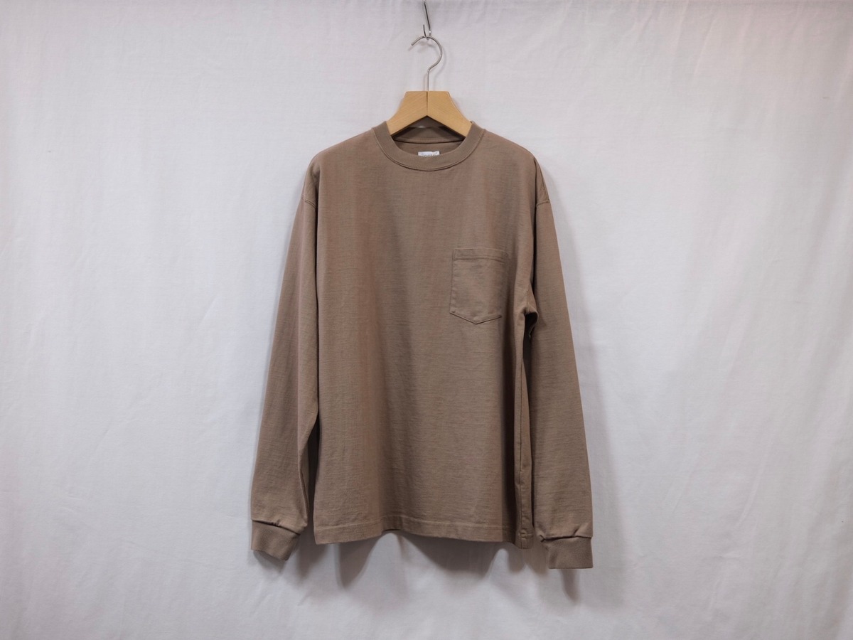 CIOTA”スビン10/-度詰め吊り天竺PK付きロンT モカ” | Lapel online store