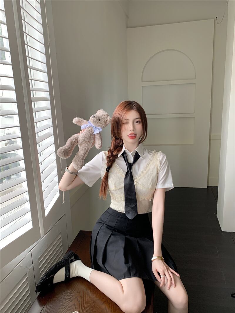 シャツ レディースショートスタイルサマーホワイト薄手トップス 大人ガーリー スウィート キュート カジュアル 夏物 ブラックストロベリース40550944548