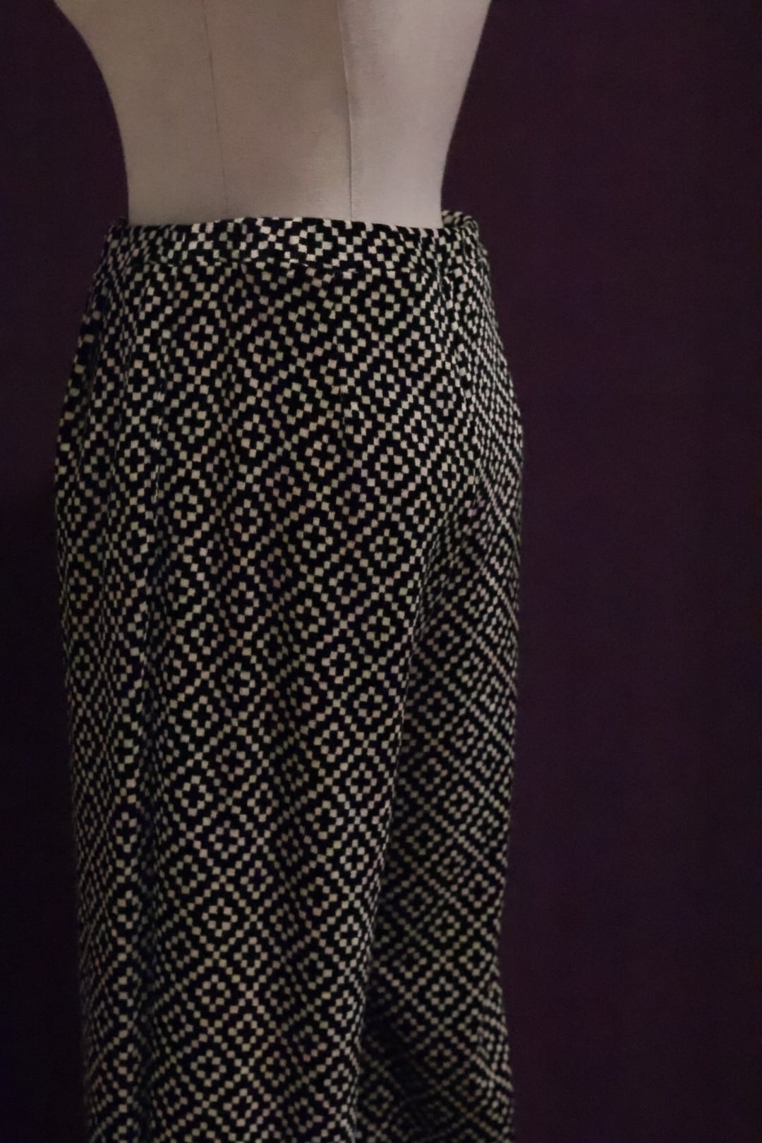 ERiKOKATORi 〈 pomor velor wide pants〉 | trava