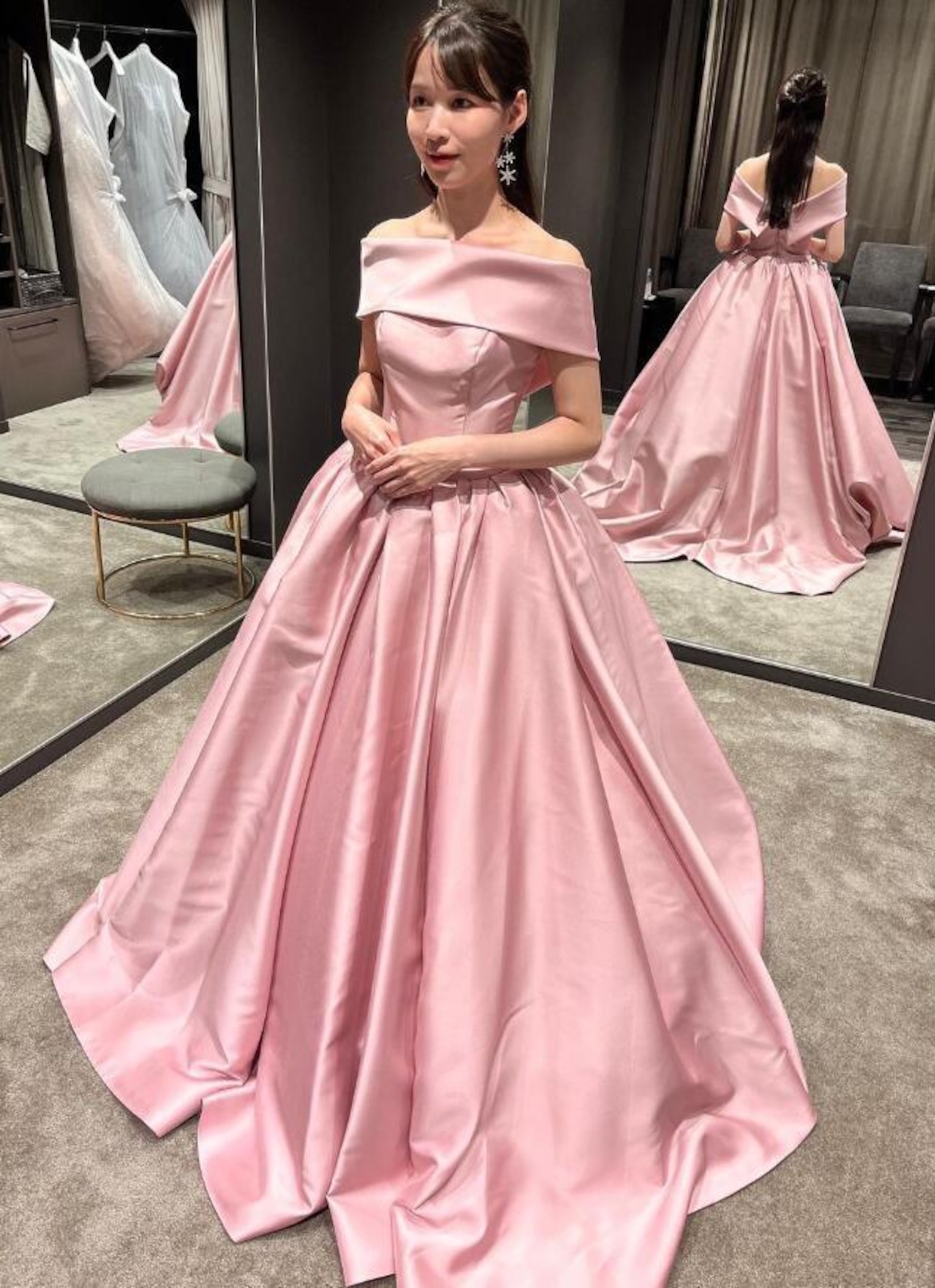 ウエディングドレス カラードレス 薄ピンク オフショルダー 光沢サテン  
