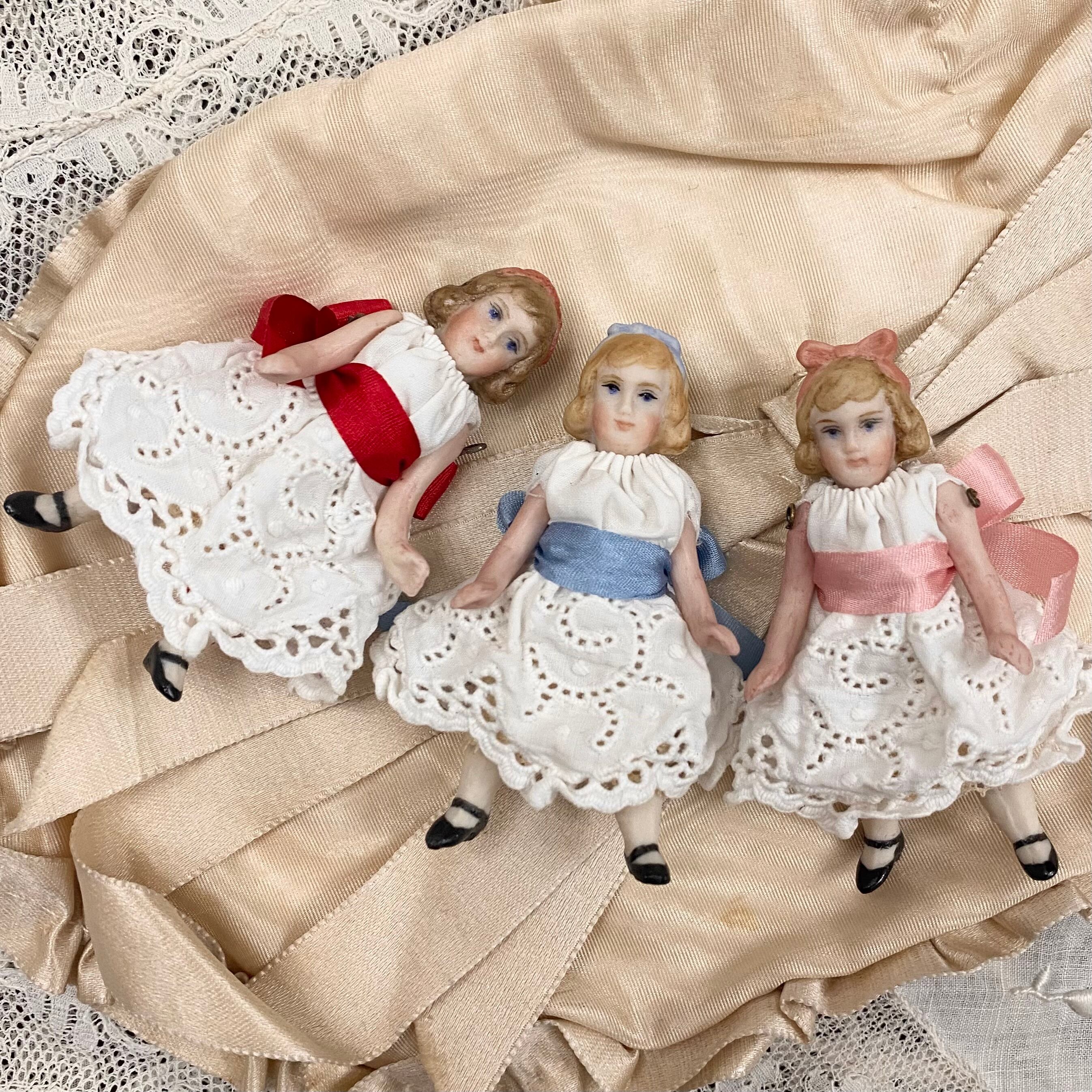 ヴィンテージ リボンの少女のビスクドール ヴィンテージ リボンの少女のビスクドール