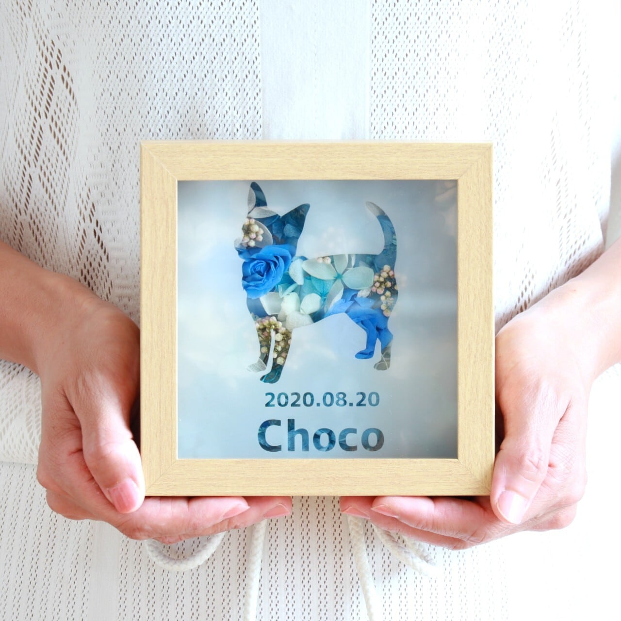 チワワのシルエットとプリザーブドフラワーの木製ガラスフレーム 愛犬