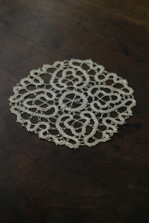 ポワン・ド果てしなき糸の集結_2-antique lace mat