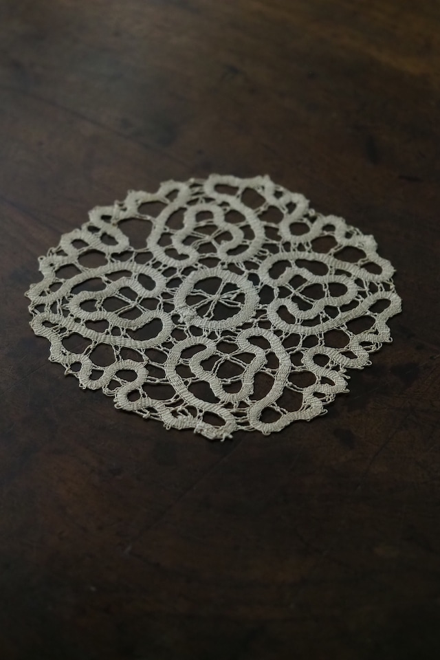 ポワン・ド果てしなき糸の集結_2-antique lace mat