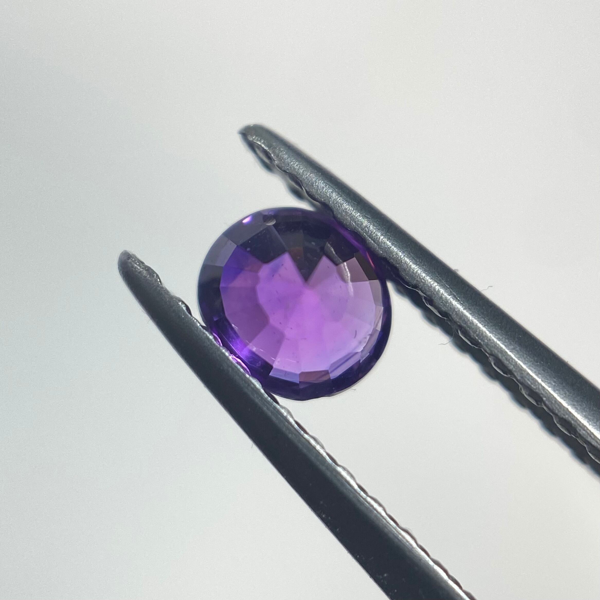 色んなパープルの見えるサファイア