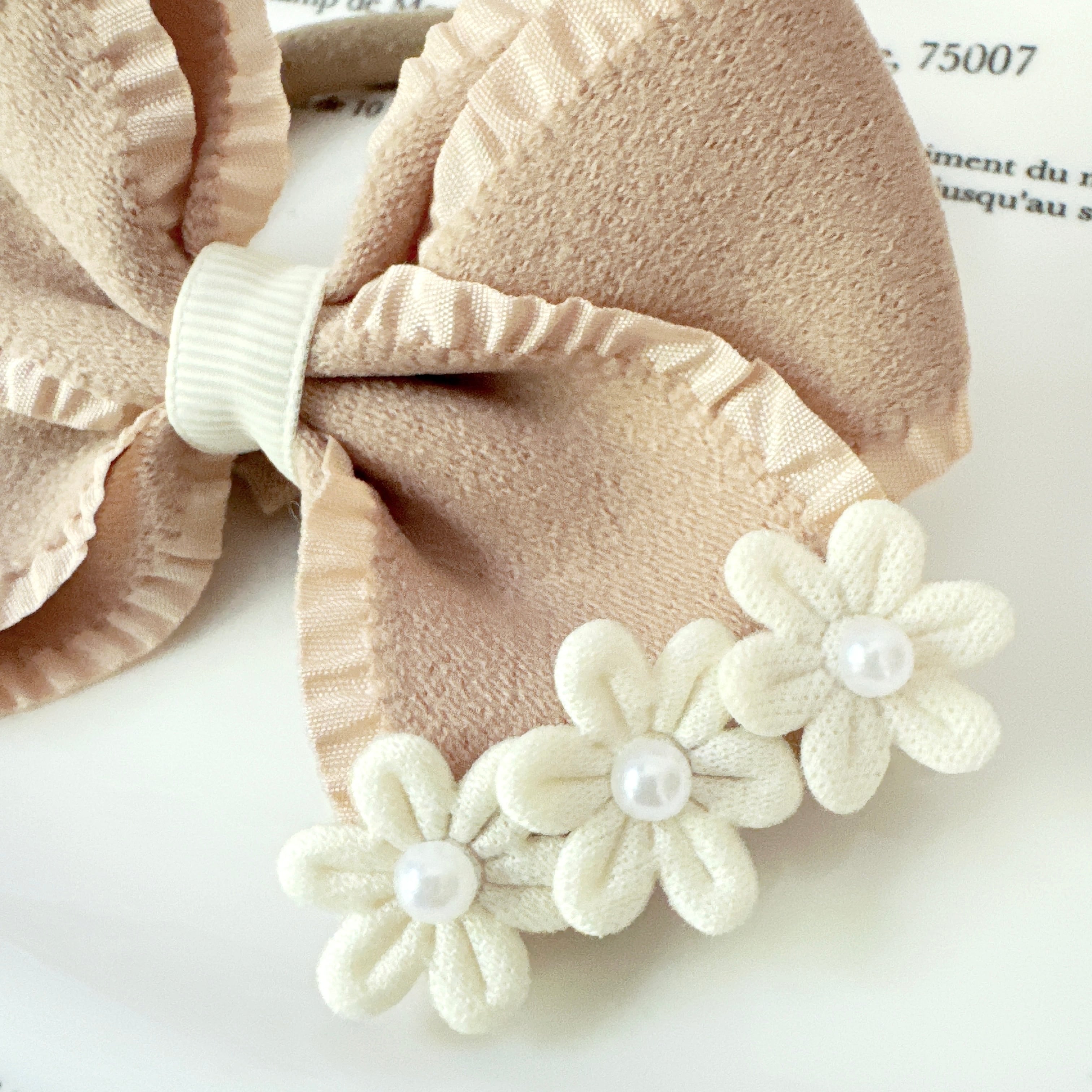 お花いっぱい淡色リボンヘアバンド(後ろ支え付き)