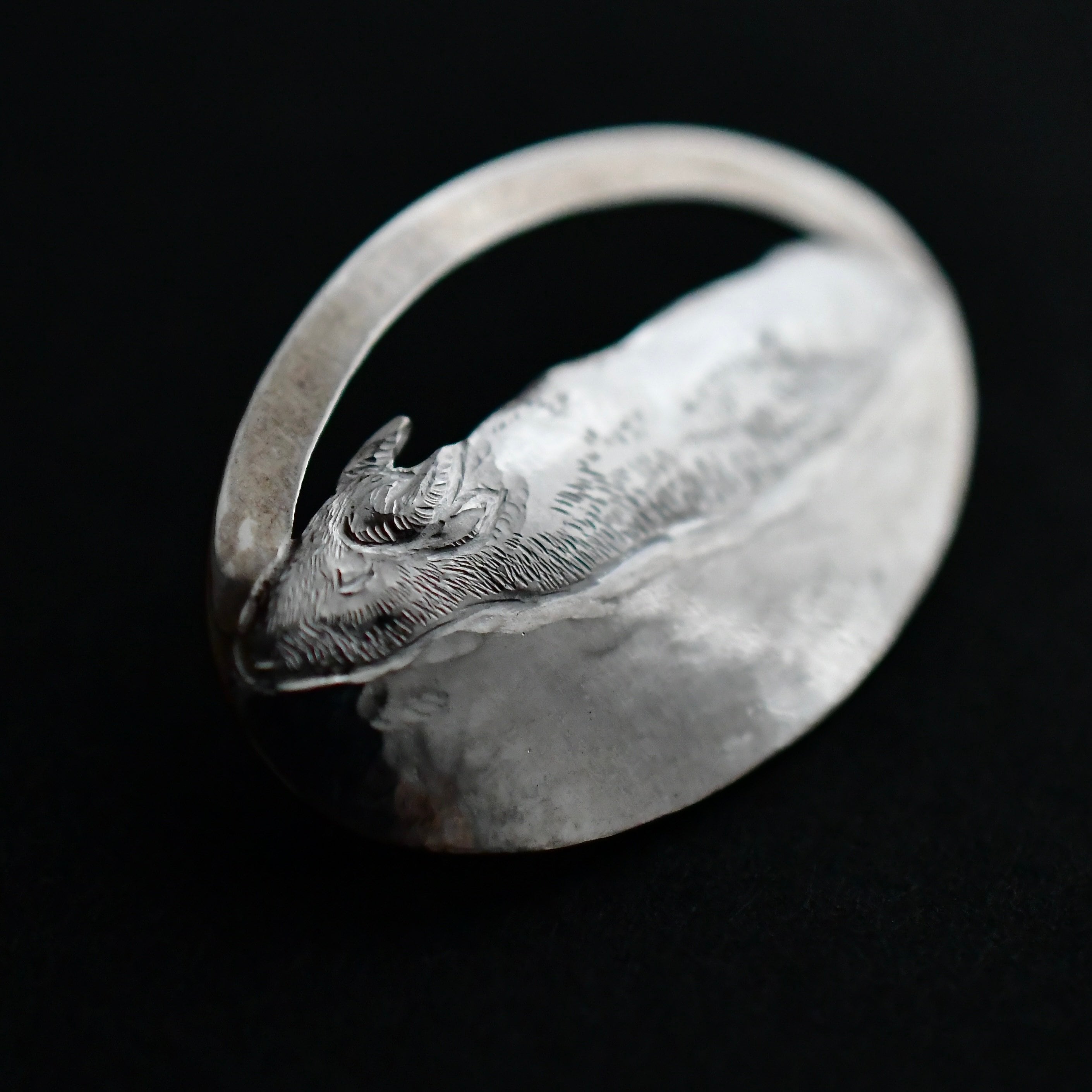 CHIAKI KAWASAKI 干支ブローチ 丑〈水牛〉 SV925 | ソラノノオト