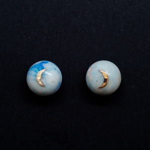 白群色  三日月シンバルピアスイヤリング【JE11】