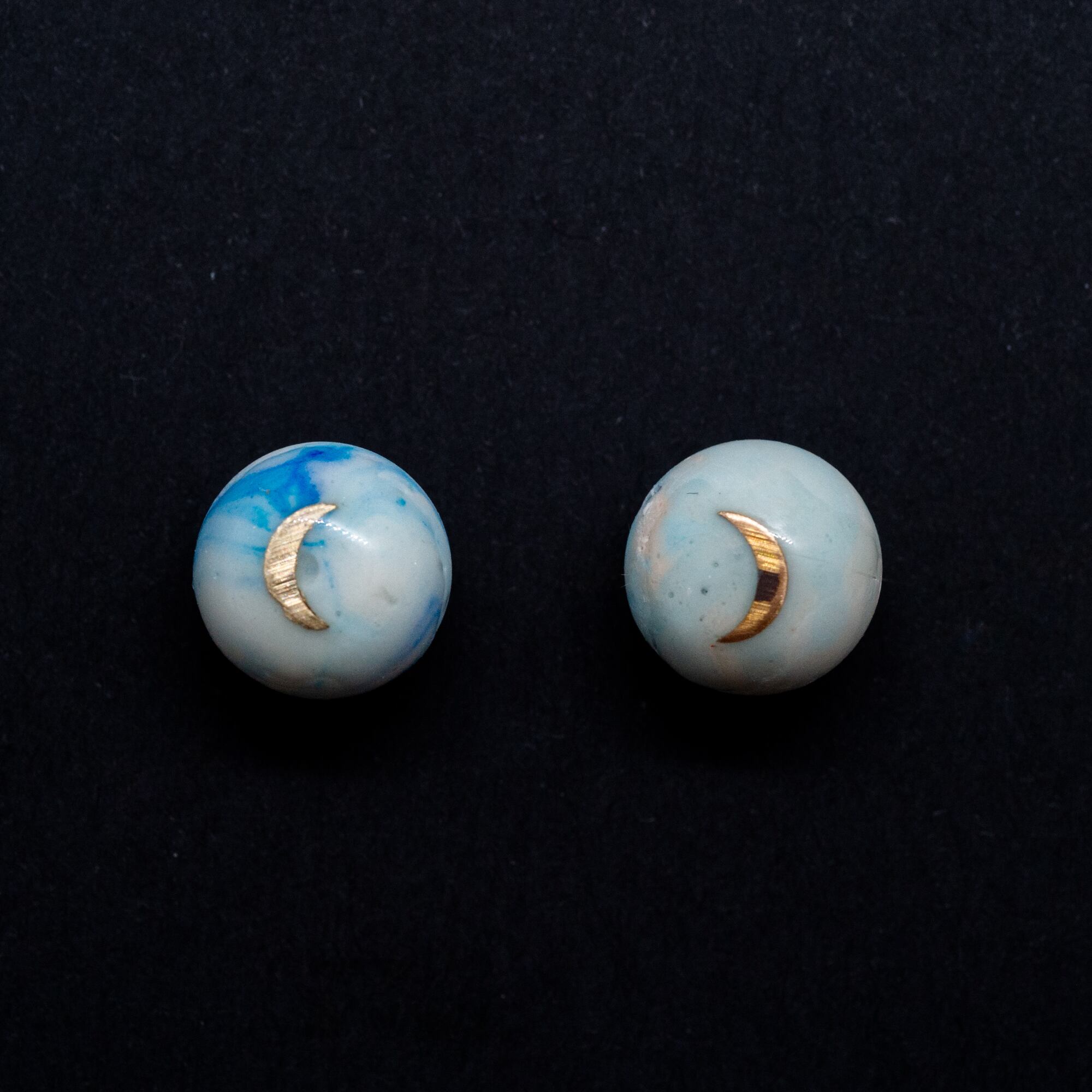 白群色  三日月シンバルピアスイヤリング【JE11】