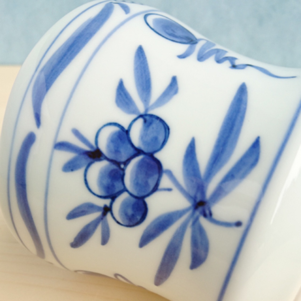 有田焼　シェイプマグカップ　天草　花万暦