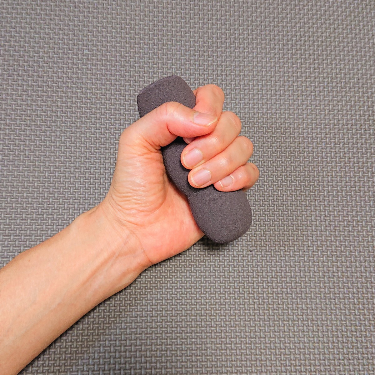 ブラウン 握り込み改善リハビリハンドグリップクッション拘縮予防ラバーダーク Arukulabo