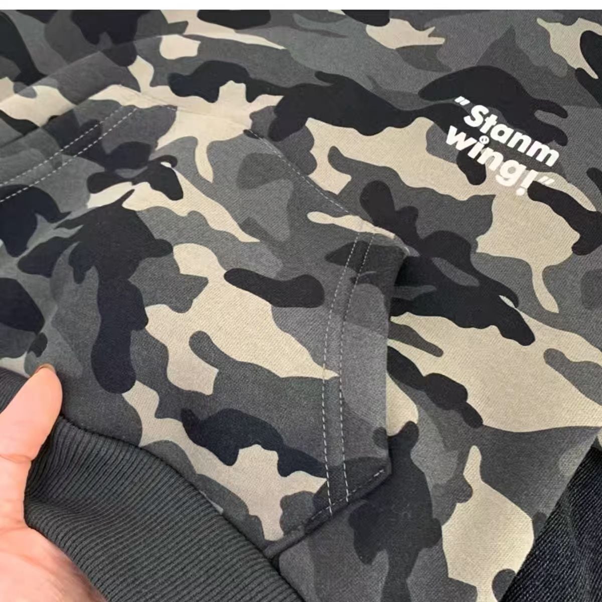 カモフラージュ裏起毛パーカー