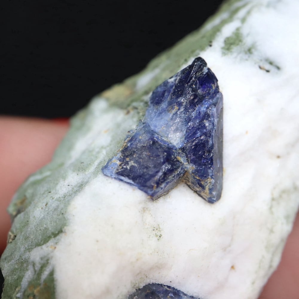 ベニトアイト 自主採掘！ ベニト石 カリフォルニア産 15,2g BN120 鉱物