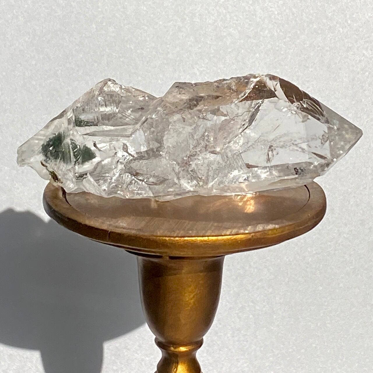 インドヒマラヤマニハール産クローライト・イン・クォーツのポイント