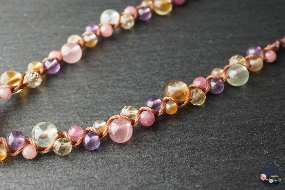 ロードクロサイト(インカローズ)のマクラメネックレス - 花模様