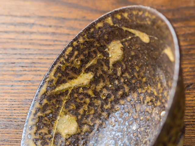 5寸飯茶碗 斑茶地に黃黍紋（茶碗・小丼）／西川真衣